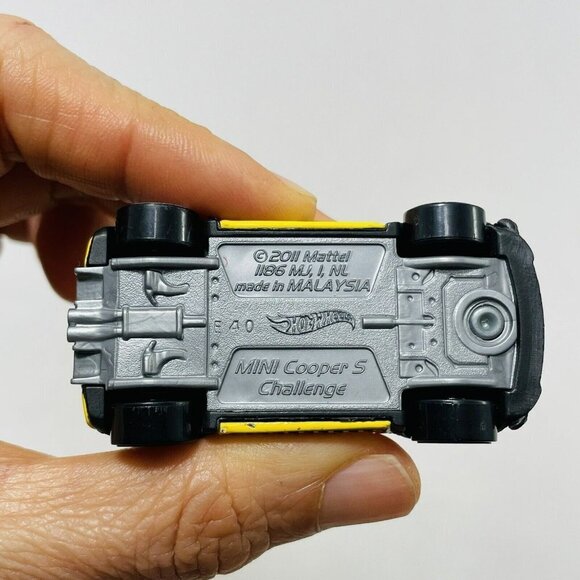 Mattel Hot Wheels Mini Cooper Challenge E40 Car Toy Vehicle Diecast Model Yellow - Picture 7 of 8